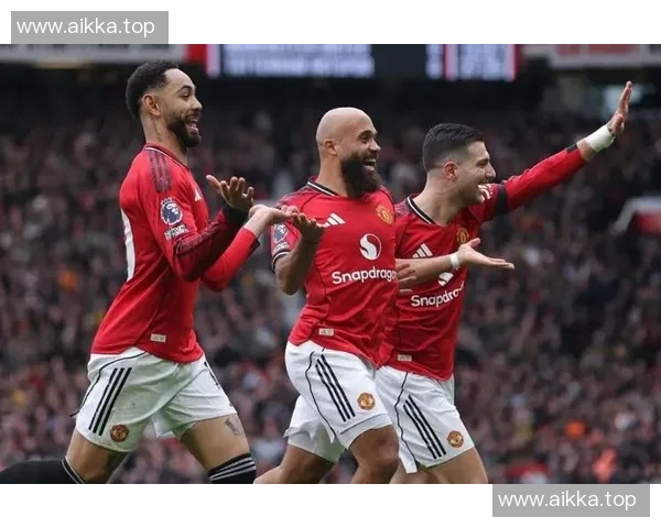 连续4场首发!曼联小将彻底逆袭 卡里克夸他潜力巨大 连续4场首发!曼联小将彻底逆袭 卡里克夸他潜力巨大